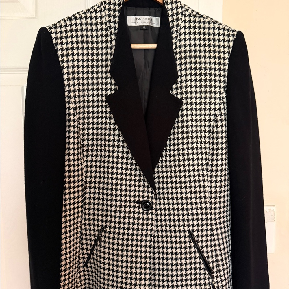 Women’s Tahari Black and White Houndstooth Blazer Size 10 LIKE NEW!!!